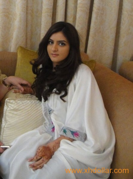 绝世容颜与梦幻建筑：迪拜奢华之谜