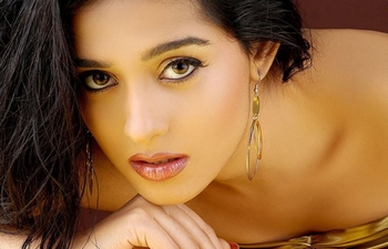 [快讯]2015全年印度进口黄金900吨