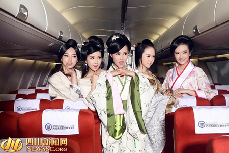 空姐毕业照哪家强？汉服诱惑找南航