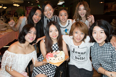 与好友的幸福甜蜜瞬间