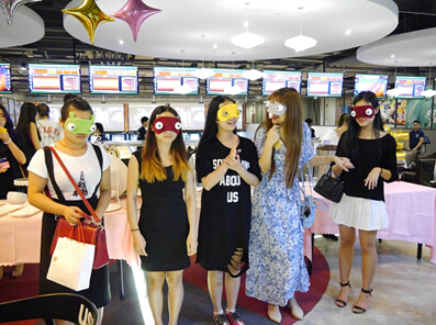 来宾参加有奖问答